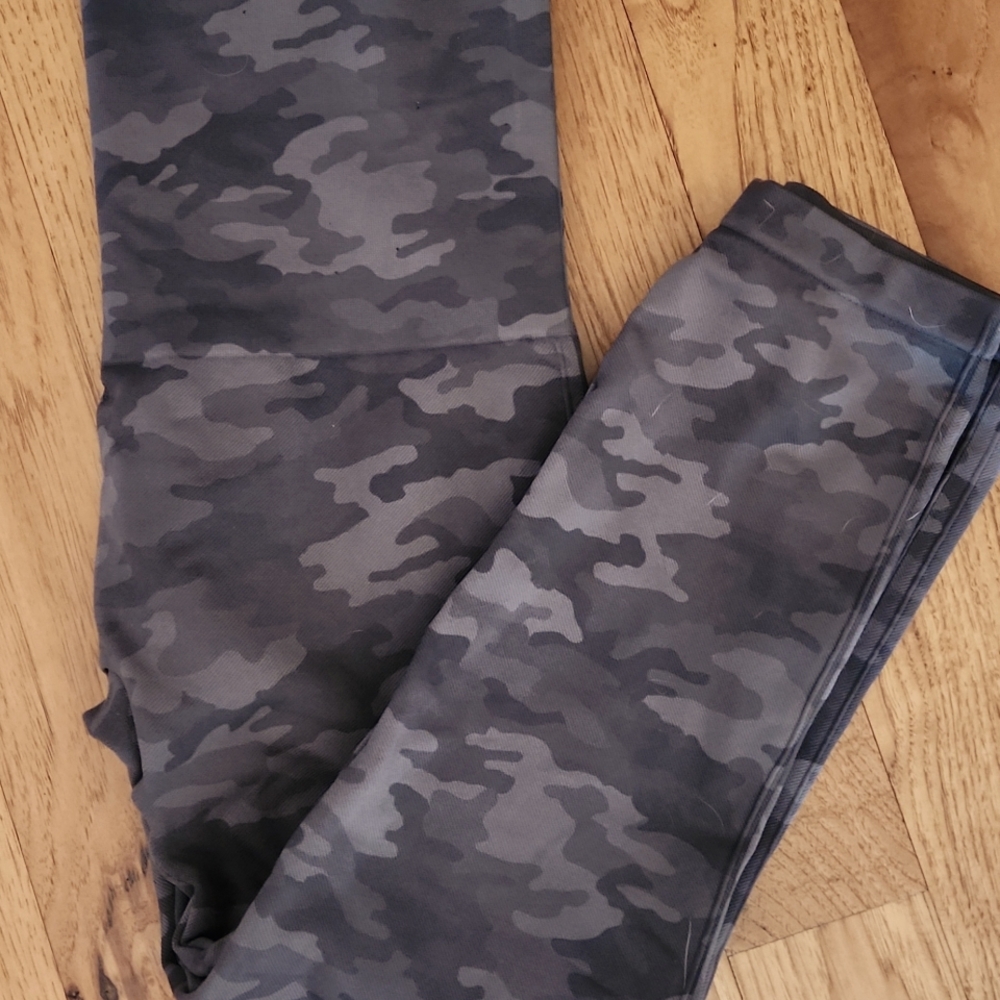 SPANX green camo crop leggings woman size 2X/2TG